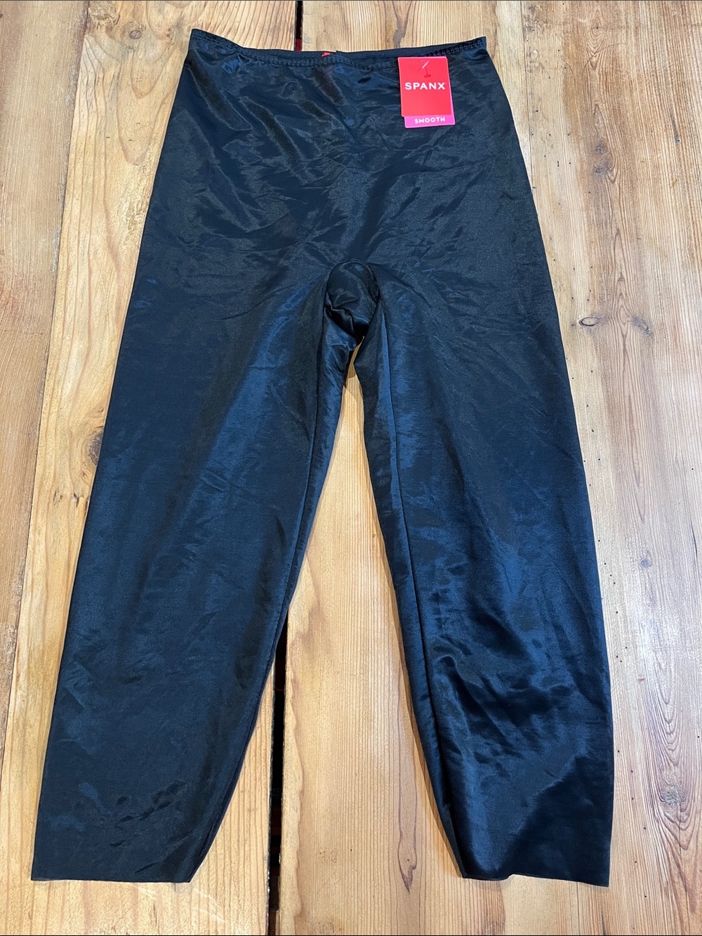 New $68! SPANX M Very Black Smooth Skinny Britches Capri Length